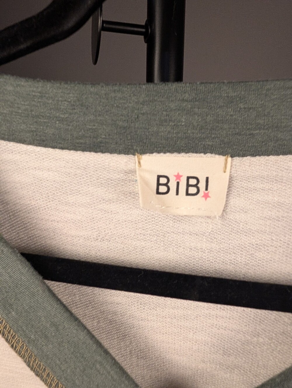 BiBi Colorblock V-Neck Pocket Balloon Sleeve Top A366 - Picture 6 of 11
